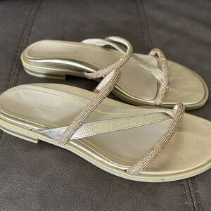 NEW- Vionic Prism Women's Gold Sandals - BEAUTIFUL AND NEW!!!